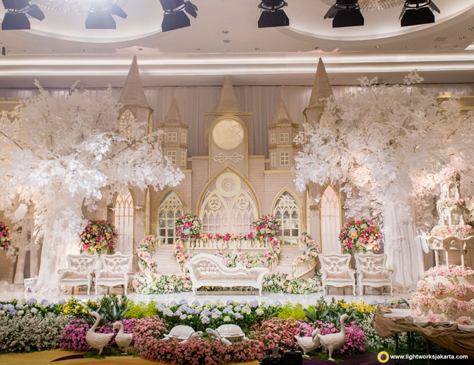 Wedding of Marseil and Veronica | Decoration by Grasida Decor | Venue at Raffles Hotel Jakarta | Organised by Private Wedding Organizer | Photo by Cappio Photography | Video by Wimo Production | Entertainment by Blue Ice Music | MC by Lilys Wandy and Thomas Jonny | Cake by LeNovelle Cake | Lighting by Lightworks