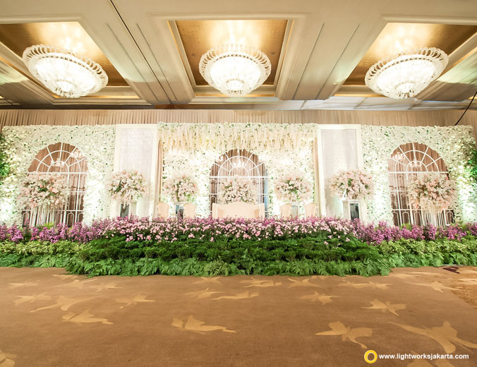 Harry and Angela’s wedding reception | Decoration by Steve Decor | Venuet at Hotel Mulia | Lighting by Lightworks