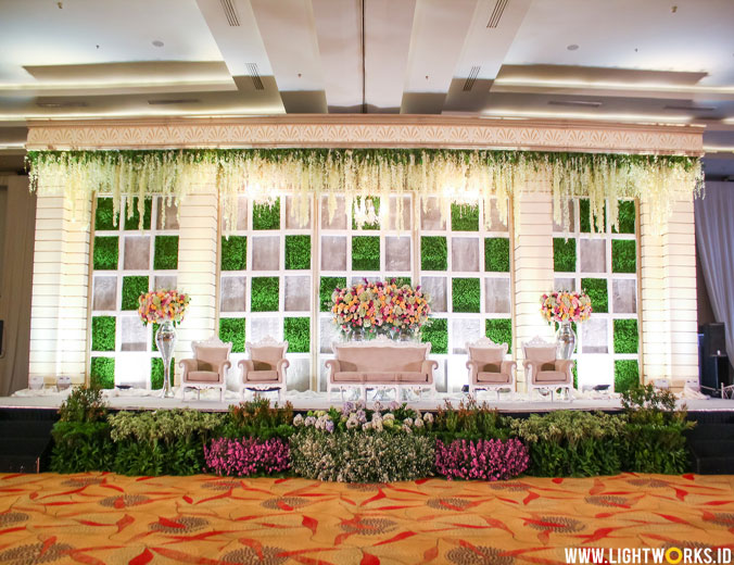 Wedding of Julfendra and Mell | Venue at Discovery Convention and Hotel Ancol | Decoration by White Pearl Decoration | Organised by Partee Organiser | MC: Adi Chandra | Entertainment by Red Velvet Entertainment | Handbouquet by Pre Fleur Indonesia | Suit by Wong Hang Tailor | Gown by Ritz Taipei | Make up artist by Winnie Neuman | Photo and video by Maximus Pictures | Wedding cake by Eiffel Cake | Wedding car by Fendi Wedding Car | Photobooth by Mustard Photobooth | Souvenir by Fine Wedding Souvenir | Wedding Ring by Miss Mondial | Groom’s Corsage by Smitten | Lighting by Lightworks