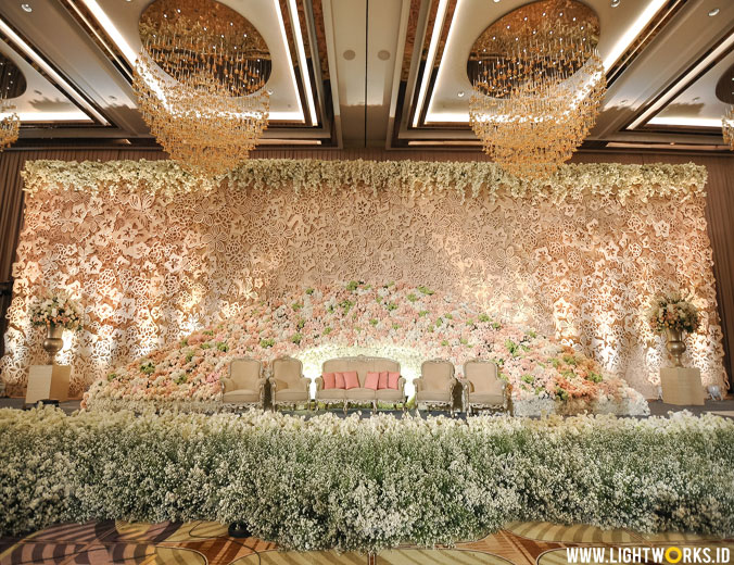 Wedding of William and Helen | Venue at The Westin Jakarta | Decoration by Lotus Design | Organised by Divine Wedding Organizer | Gown by Soko Wiyanto | Crown by Rinaldy Yunardi | MUA by Emily Surjo Makeup Artist | Hand bouquet by Atrina Rahayu Soendoro | Suit by Agus Lim | Wedding cake by White Pot Wedding Cakes | Photography and videography by Antheia Photography | Wedding card by Artic | Entertainment by Red Velvet Entertainment | Lighting by Lightworks