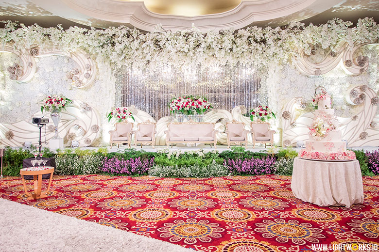 William and Monica’s wedding reception | Venue at The Ritz-Carlton Mega Kuningan | Decoration by White Pearl Decoration | Organized by Premiere WO | Entertainment by Red Velvet Entertainment | Photo and video by Kairos Works | Cake by LeNovelle Cake | MUA: ILing Stefanny Make Up Artist | MC: Fanny Kwok | Lighting by Lightworks