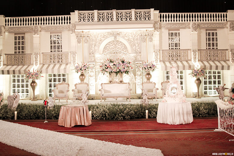 Wahyu and Cindy’s wedding reception | Venue at Pullman Jakarta Central Park | Decoration by White Pearl Decoration | Lighting by Lightworks